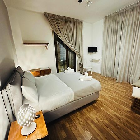 B&B Degli Artisti Suite Lecce Bagian luar foto