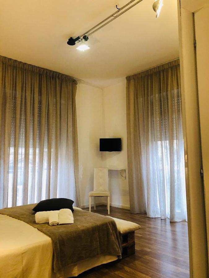 B&B Degli Artisti Suite Lecce Bagian luar foto