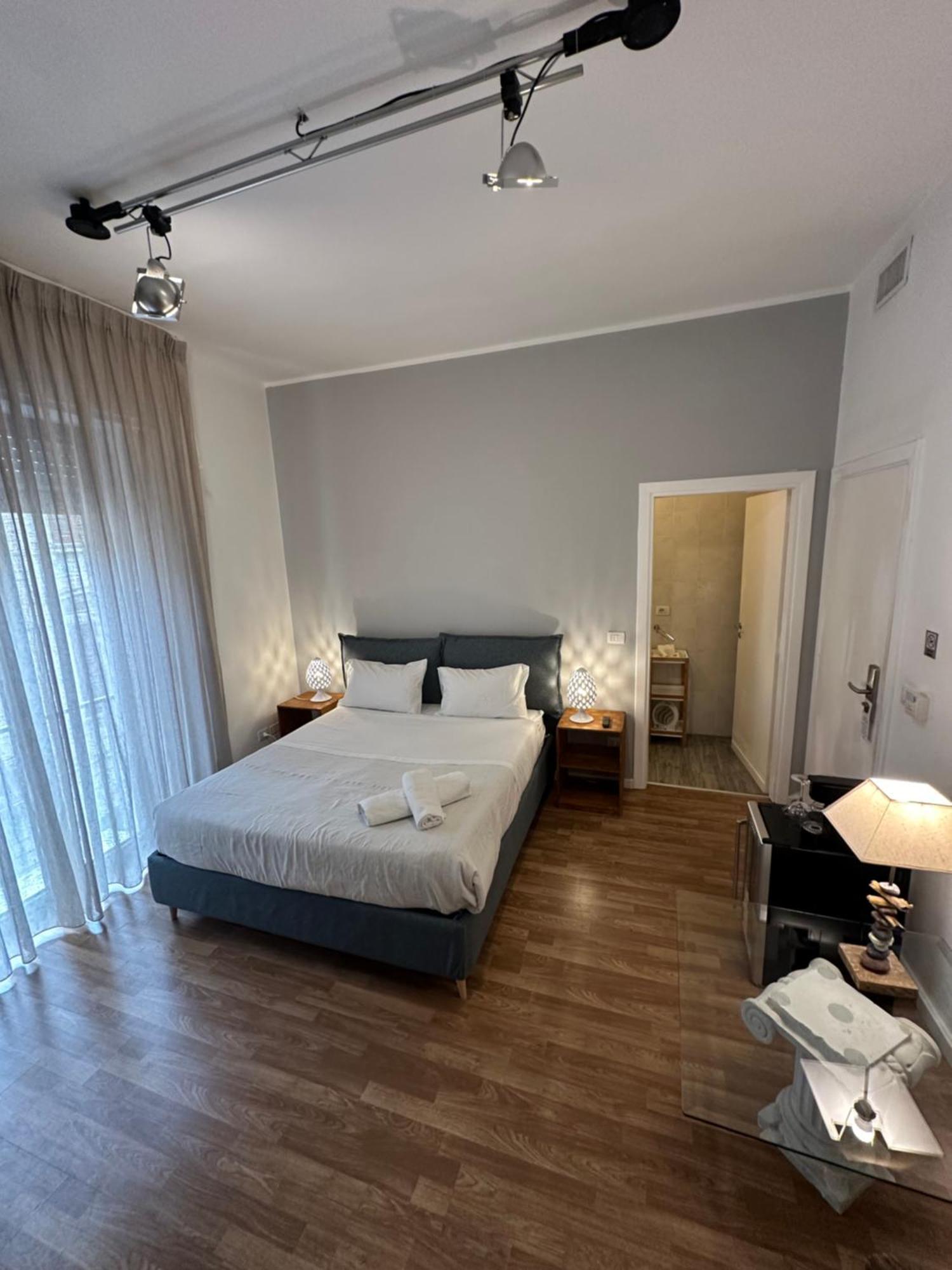 B&B Degli Artisti Suite Lecce Bagian luar foto