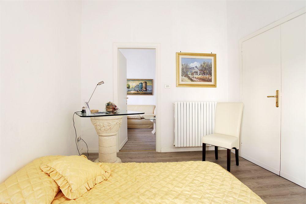 B&B Degli Artisti Suite Lecce Bagian luar foto